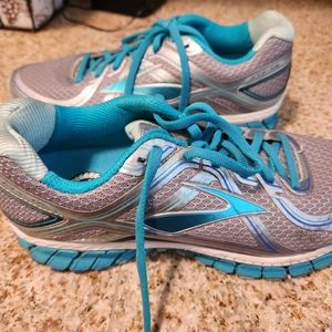 Brooks Adrenaline GTS running shoes